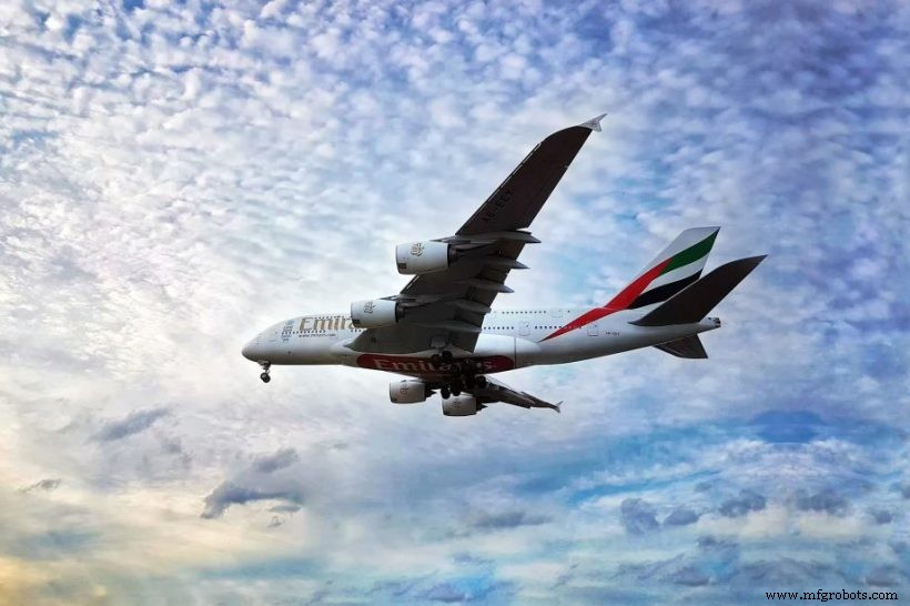 Emirates внедряет 3D-печать для деталей салона самолета, повышая эффективность и экологичность