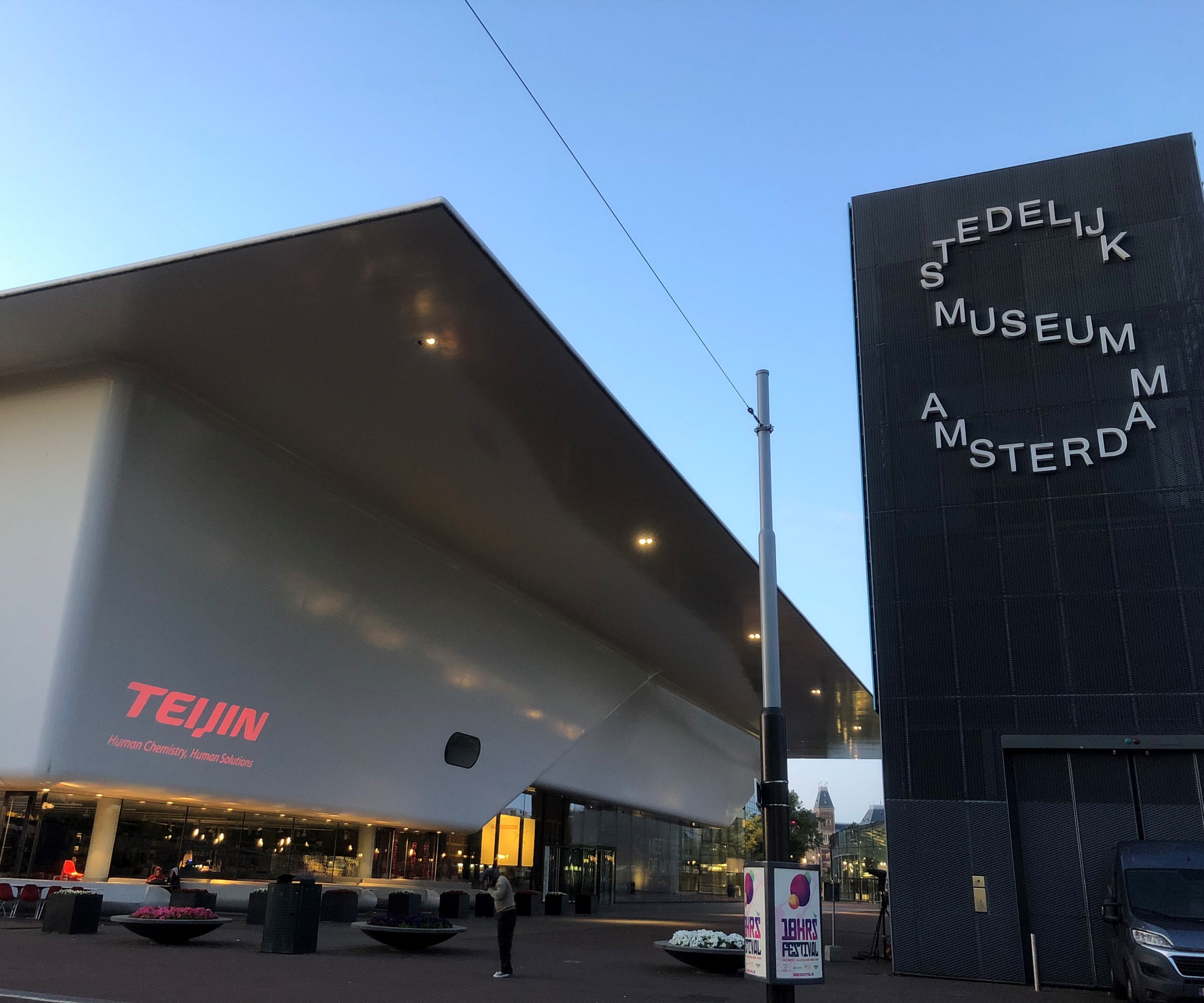 Арамид и углеродное волокно Teijin в фасаде нового крыла Stedelijk Museum Amsterdam — первая в мире крупномасштабная композитная структура