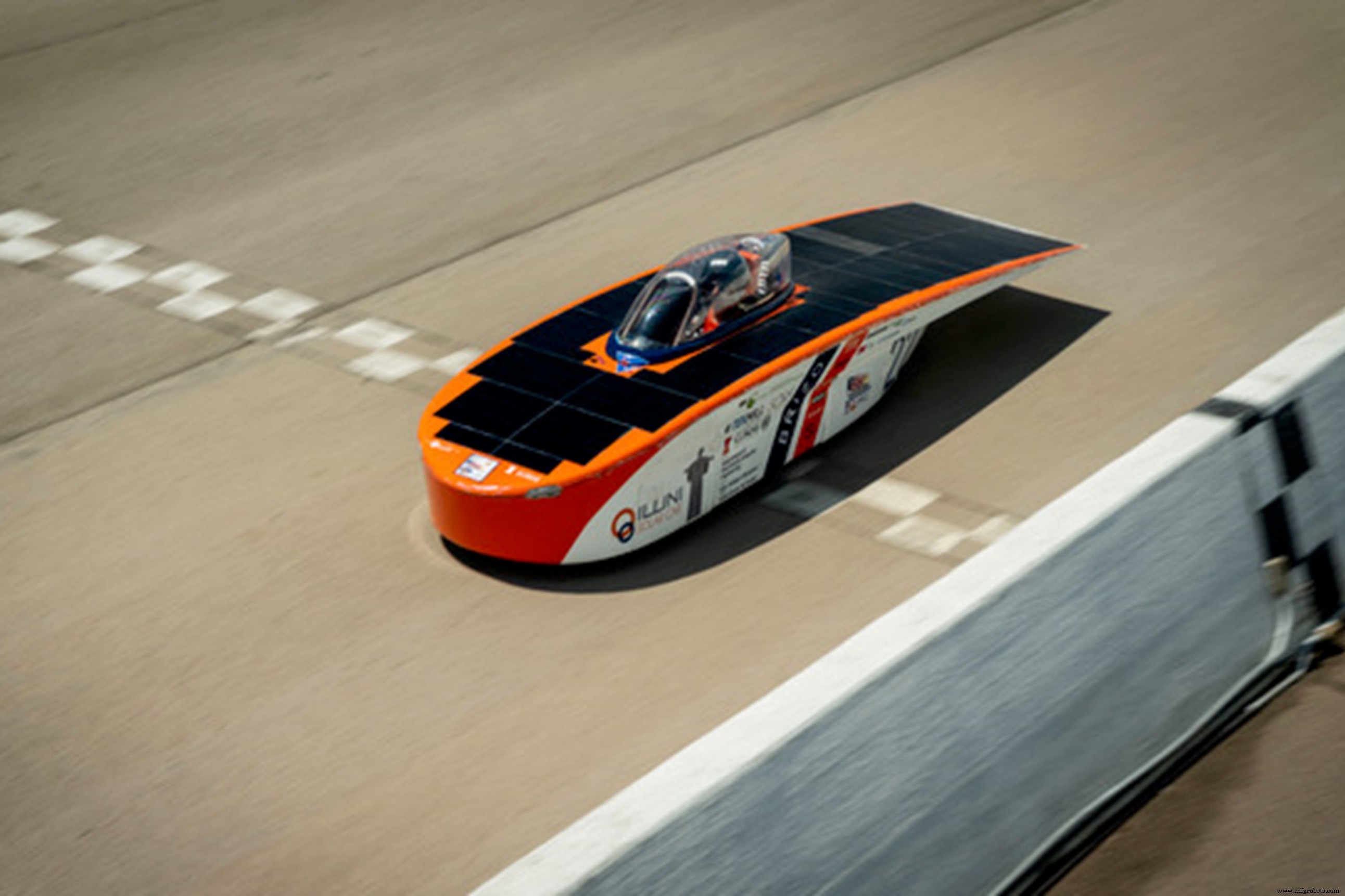 Композитный солнечный автомобиль Illini Solar Car побеждает на American Solar Challenge