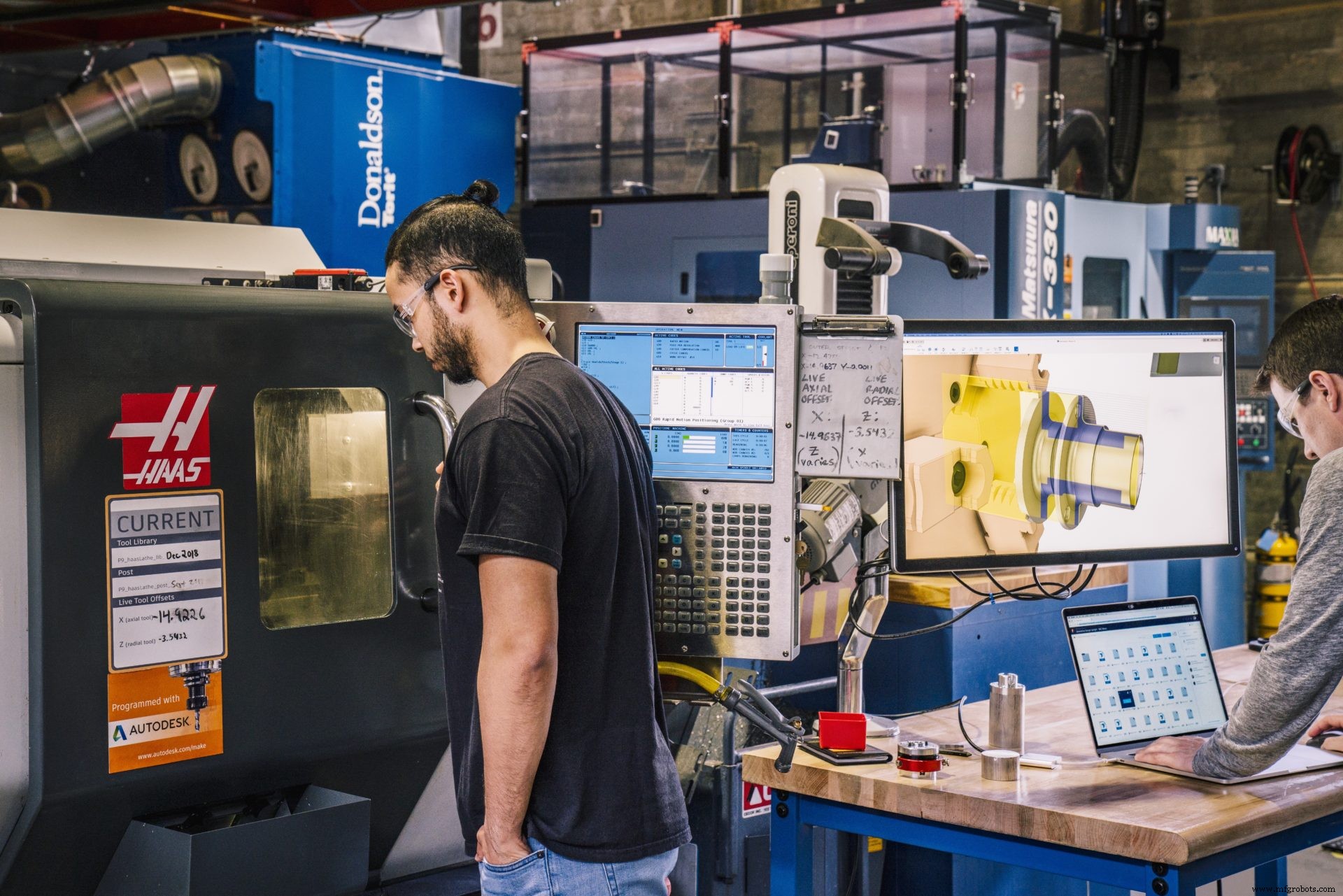 Освойте 4-осевую обработку в Autodesk Fusion 360: Продвинутые техники и обертывание траекторий