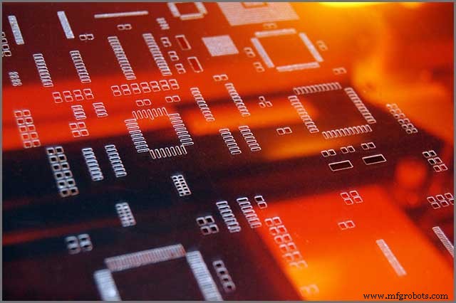 Мастерство работы с трафаретами для PCB: полное руководство по точной пайке