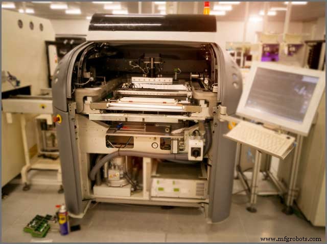 Мастерство работы с трафаретами для PCB: полное руководство по точной пайке