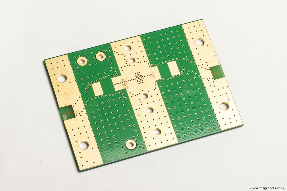 Полное руководство по ламинатам PCB: выбор материалов для инженеров