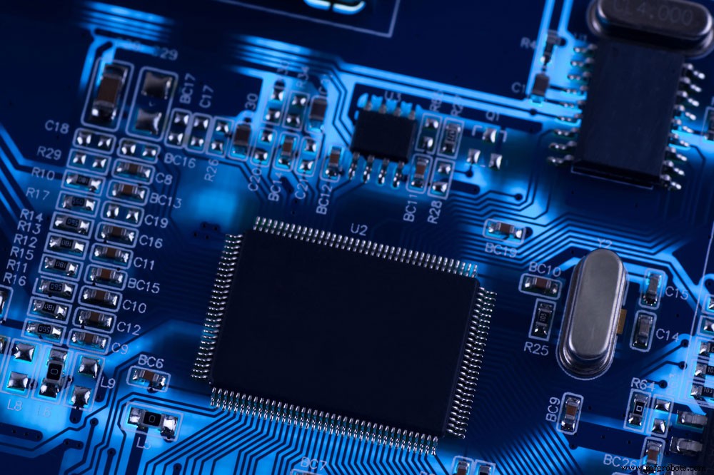 Полное руководство по ламинатам PCB: выбор материалов для инженеров