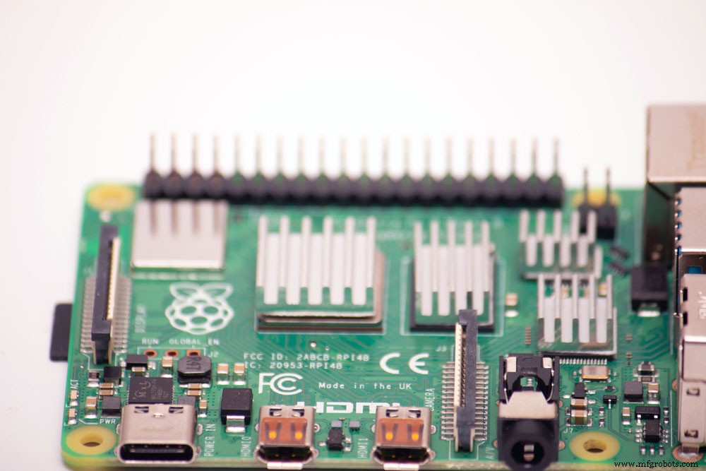 Raspberry Pi 4 vs 3: какую плату выбрать для ваших проектов?