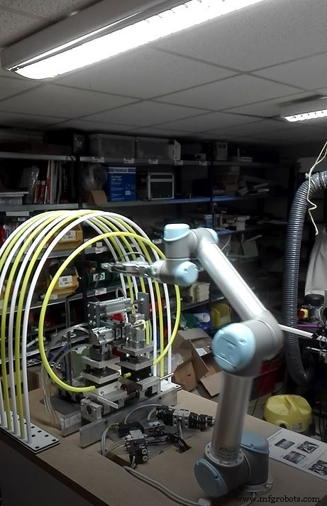 Использование роботов для автоматизации мелкосерийного ручного производства пластиков
