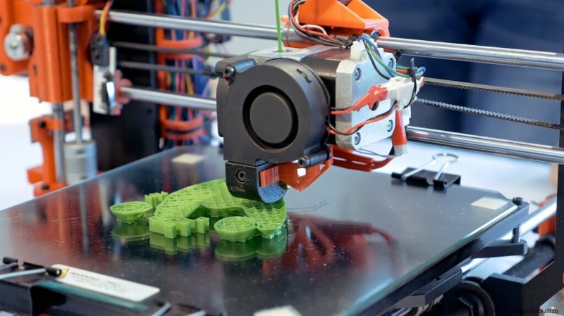 Литье под давлением vs 3D-печать: выбор лучшего производственного процесса для бизнеса